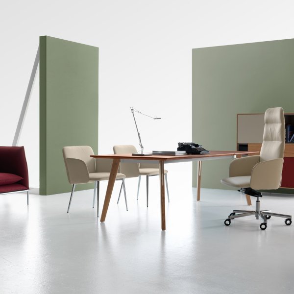 Hall avec fauteuils et petits canapés design Quinti