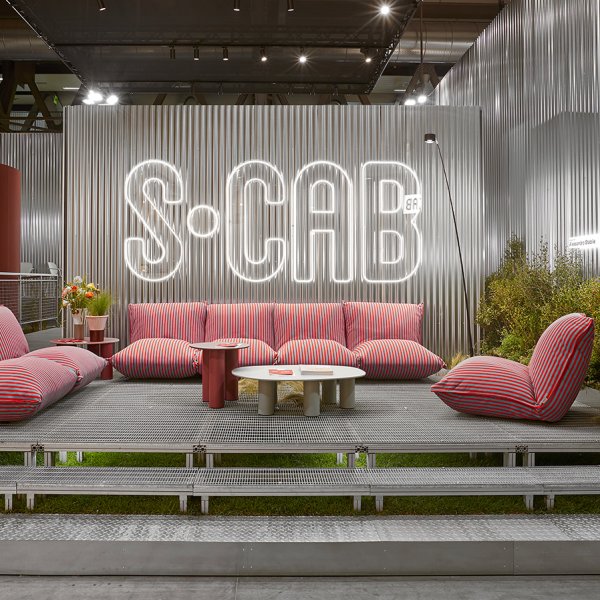 Chaises et tables S•CAB pour bureaux et espaces d accueil