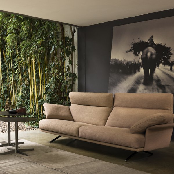 Fauteuil Verzelloni en cuir naturel, détail housse amovible et surpiqûre